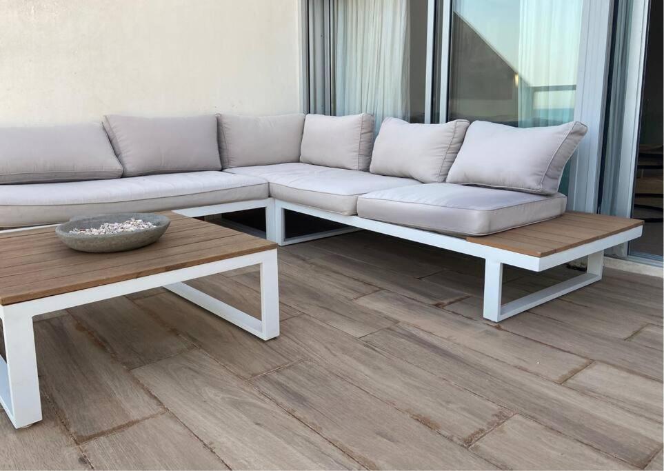 Appartement Seafront With Terrace And Views In